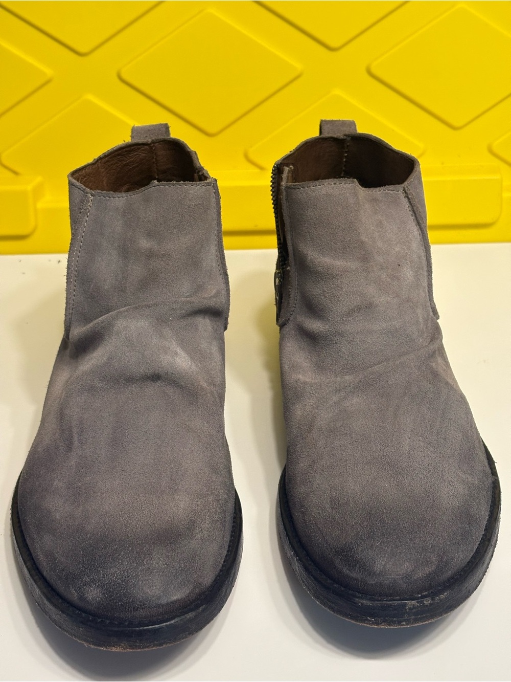 Rogue Men's Gray Suede Chukka Boots